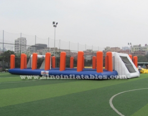 Champ de football gonflable gonflable pour enfants et adultes avec des rails élevés