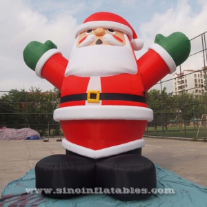 Père Noël gonflable géant de 5 mètres de haut