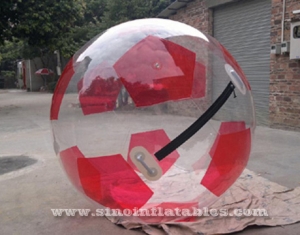 marche gonflable de type football sur ballon d'eau