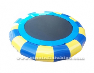 enfants n adultes trampolines gonflables avec des sources