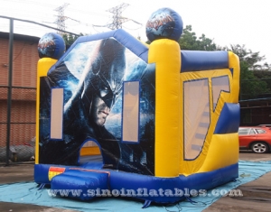 château de saut gonflable de batman d'arrière-cour d'enfants avec la glissière