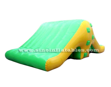 Airtight pool edge inflatable ramp slide