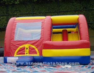 Château de saut gonflable pour enfants colorés avec toboggans à double voie