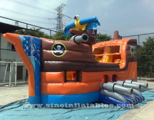 bateau pirate gonflable fête des enfants avec toboggan