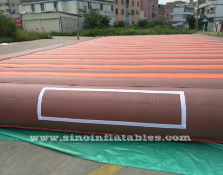 giant inflatable bounce jump pad