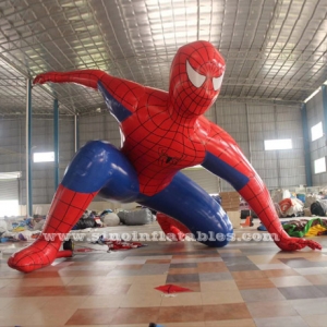 le géant de la publicité gonflable spiderman